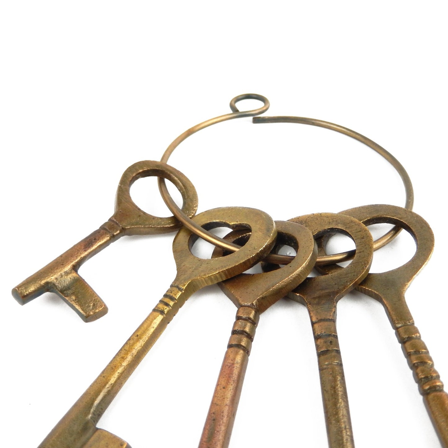 Metal Antique Bronze 5 Skeleton Keys On A Ring Victorian Antique Style Decor