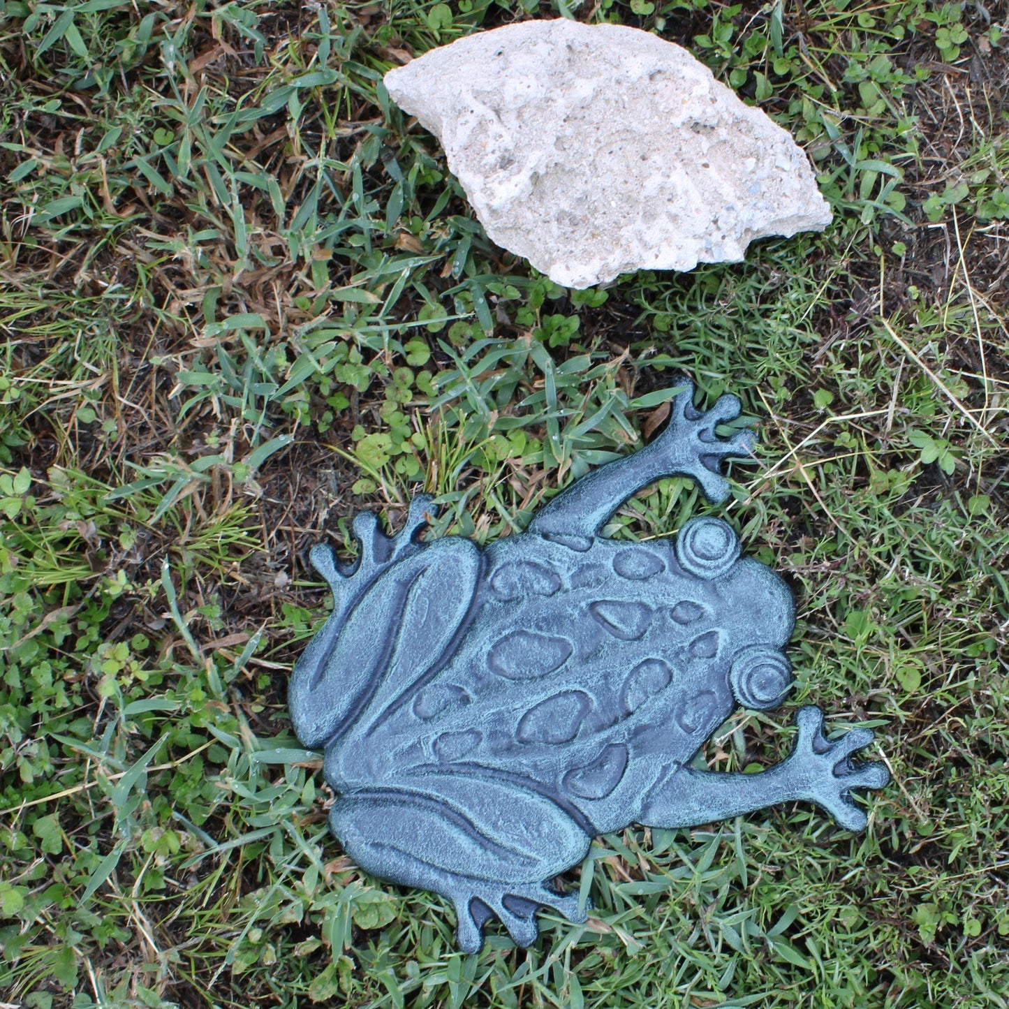 Large Cast Iron Frog Stepping Stone Garden Yard Pond Decor Verdigris 11.5 inch