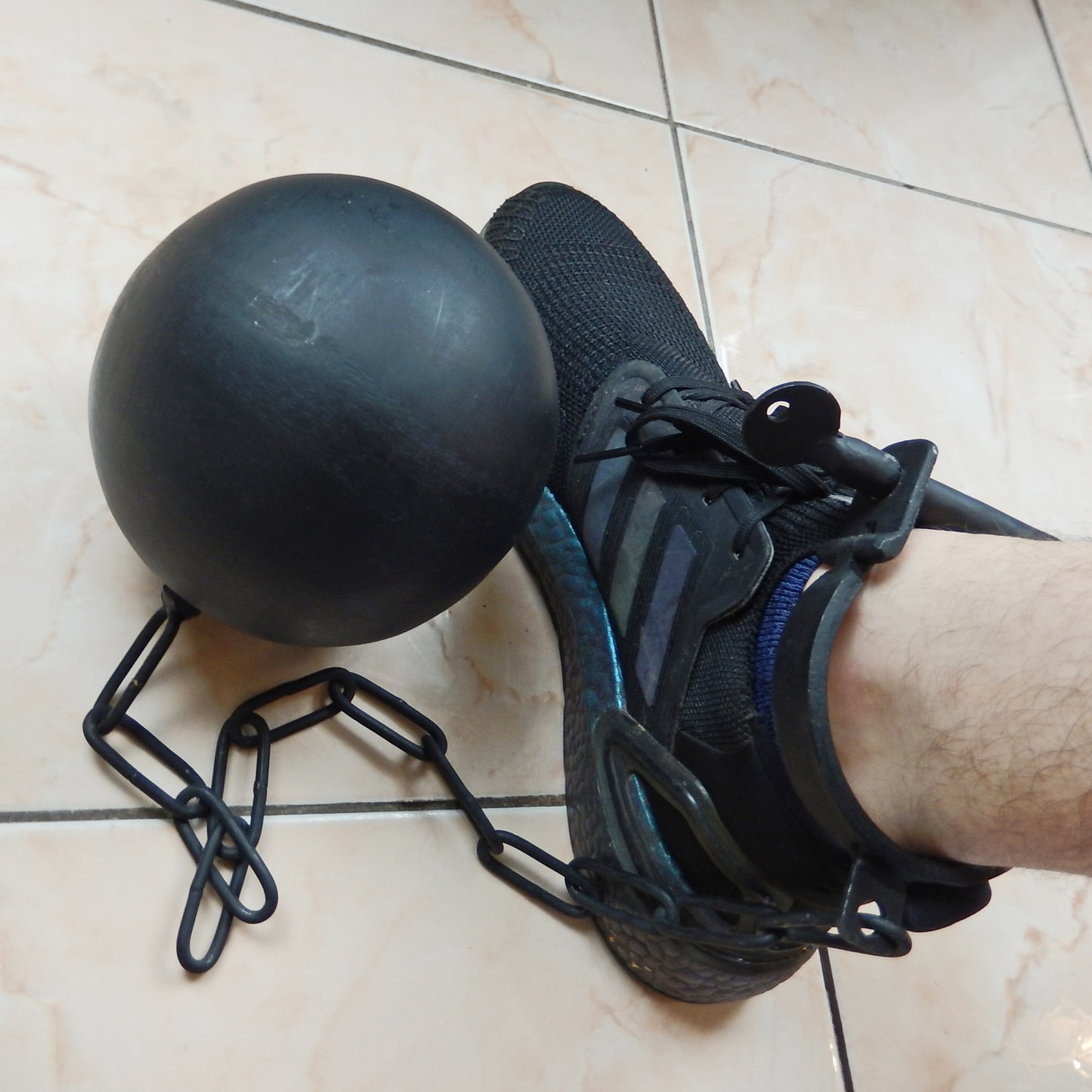 Lockable Ball & Chain Metal Leg Shackle Prison Wedding Gag Gift Light Weight